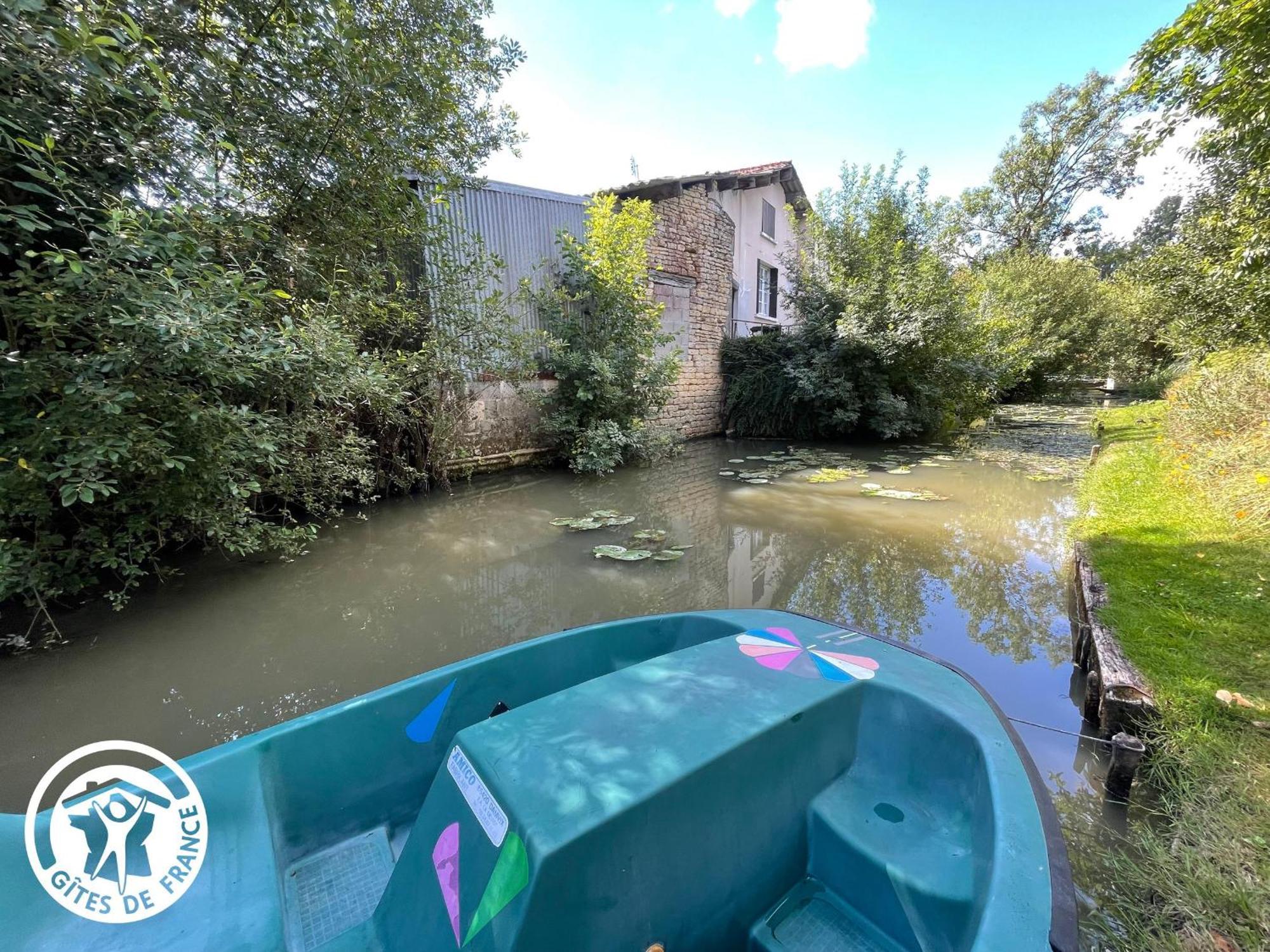 Maison Au Coeur Du Marais Poitevin Avec Barques, Canoes, Pedalo Et Velos Включены - Fr-1-426-147 Villa Damvix Exterior photo