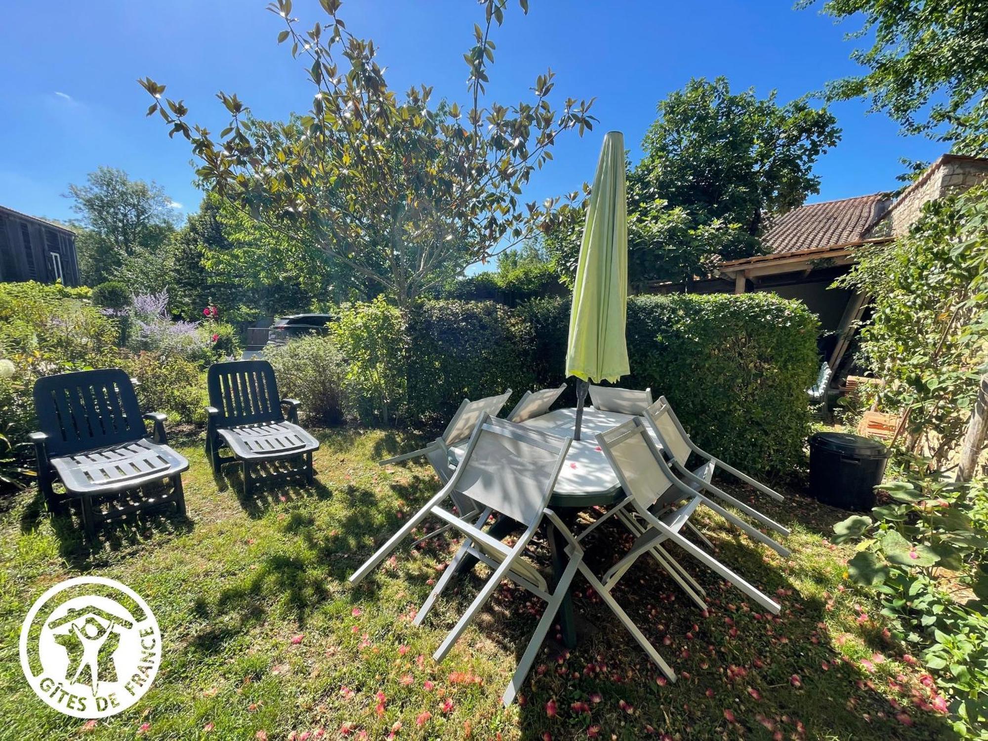 Maison Au Coeur Du Marais Poitevin Avec Barques, Canoes, Pedalo Et Velos Включены - Fr-1-426-147 Villa Damvix Exterior photo